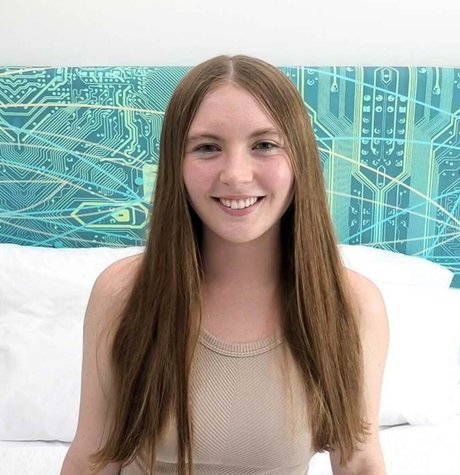 Zoey Zimmer adult model photo