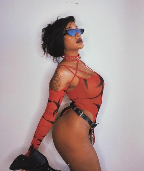 Zoey Sinn model porn image