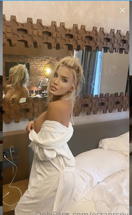 Esra Ersoy nude model img