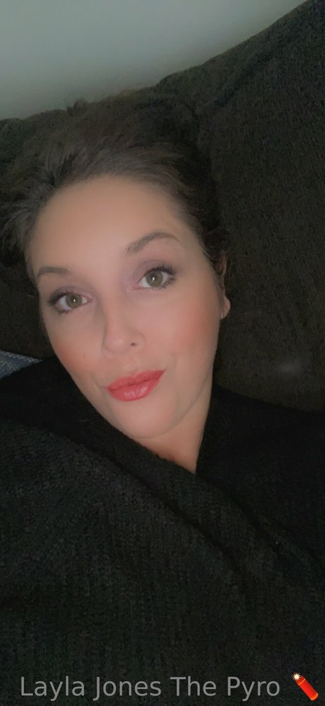 Layla Jones model pornographic pic