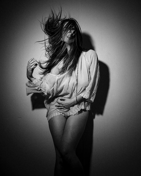 Model Adventurer nice actress images