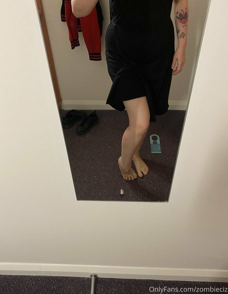 zombieciz xxx model img