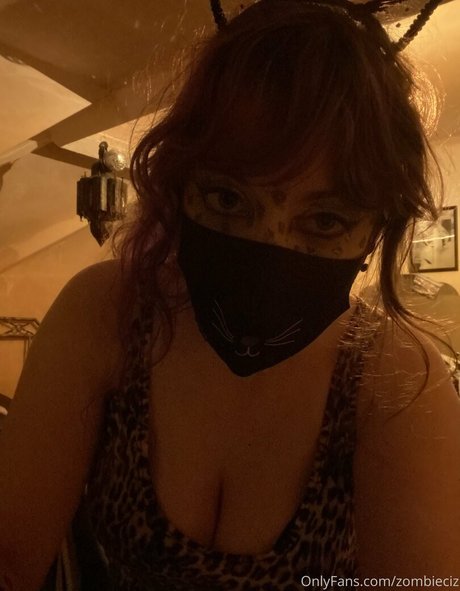 zombieciz model porn gallery