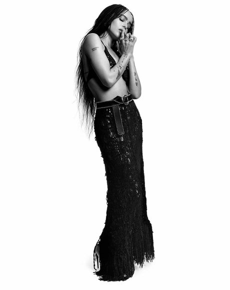 Zoe Kravitz naked pornstar photo