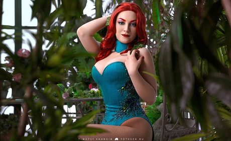 Zoe Volf Cosplay model top photo