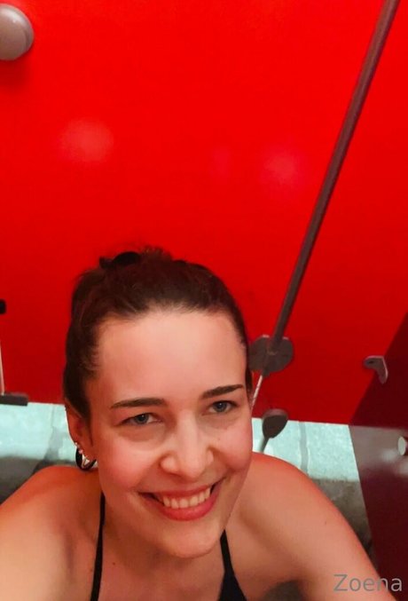 zoenafree model naked pictures
