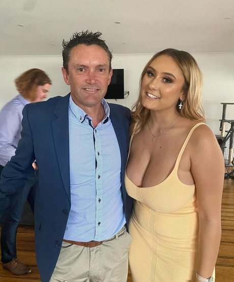 Zoe H art model images