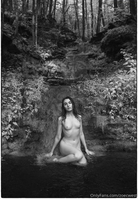 zoecwest adult model gallery