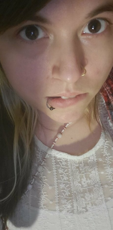 Zer0Doxy nude actress pictures