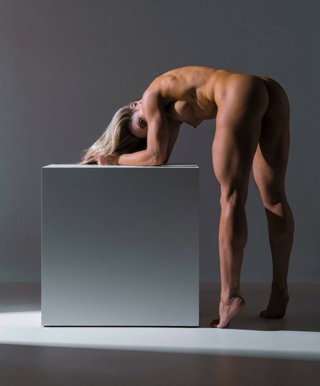 Aline Hirth model exclusive photo