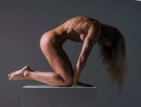 Aline Hirth model beautiful gallery