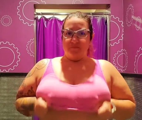 Witchy Marlaina pretty actress photo