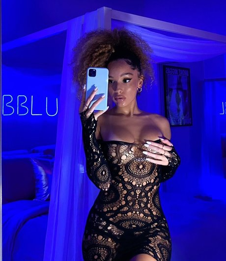 Anabella Carrasco naked star galleries