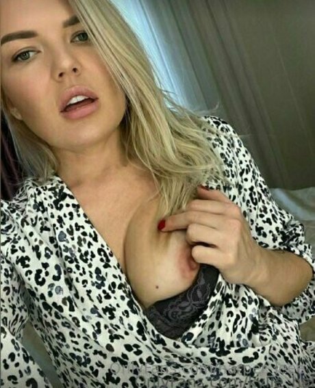 harper leee model nude photo