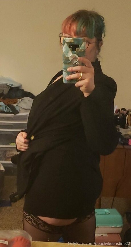 peachykeenstine22 nude model pic