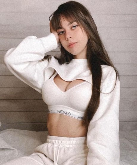 IJenz pornographic star img