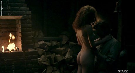 Sophie Skelton star sex pic