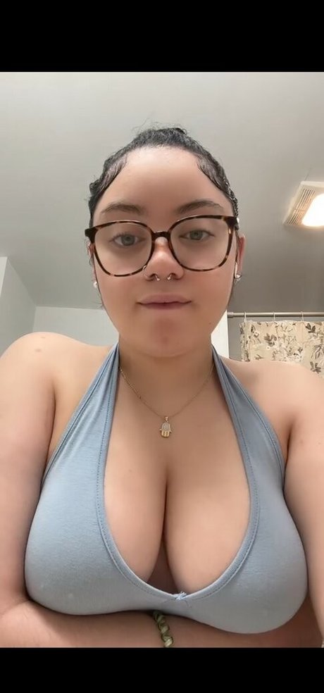 Sesy Dadoll erotic actress picture