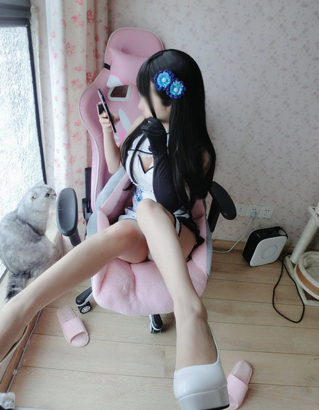 Aninnyan nude model image