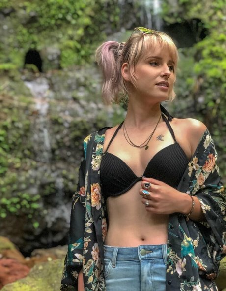 Sonja Reid exclusive actress photo