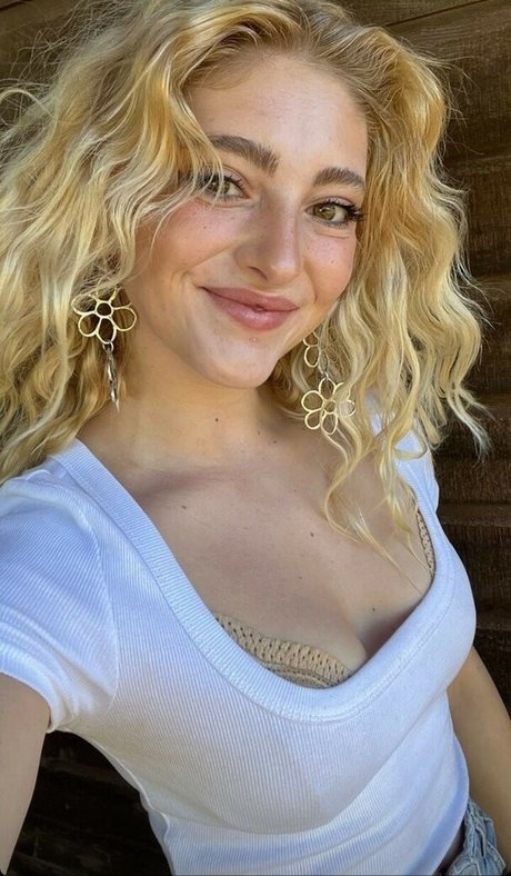 Willow Shields star beautiful gallery