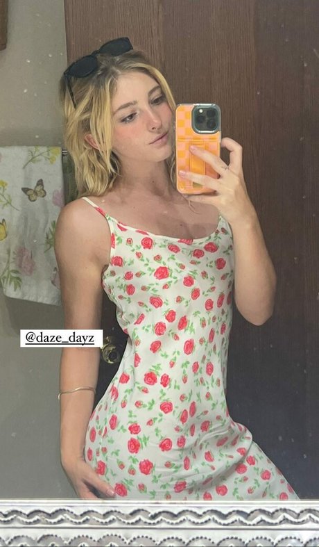 Willow Shields pornstar nice pic