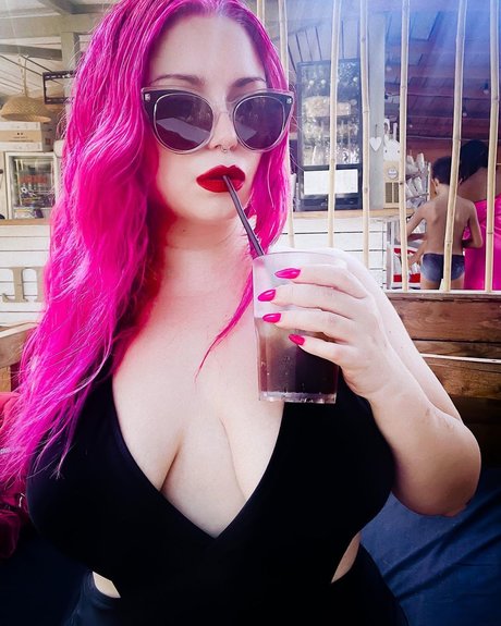 Red Lilium model hd pics