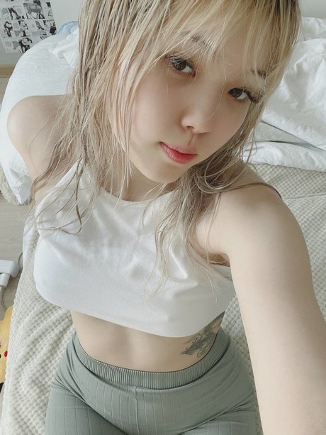 teen natural tits onlyfans naked picture