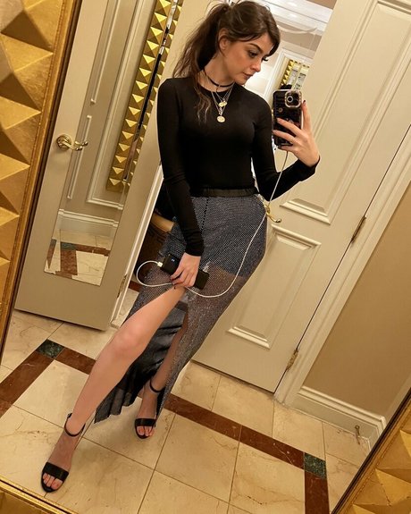 Aruuu pornographic star pictures