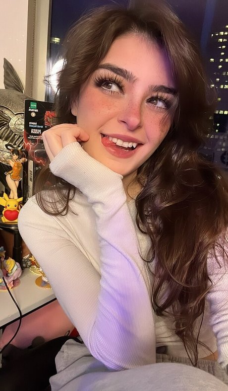 Aruuu exclusive model photo