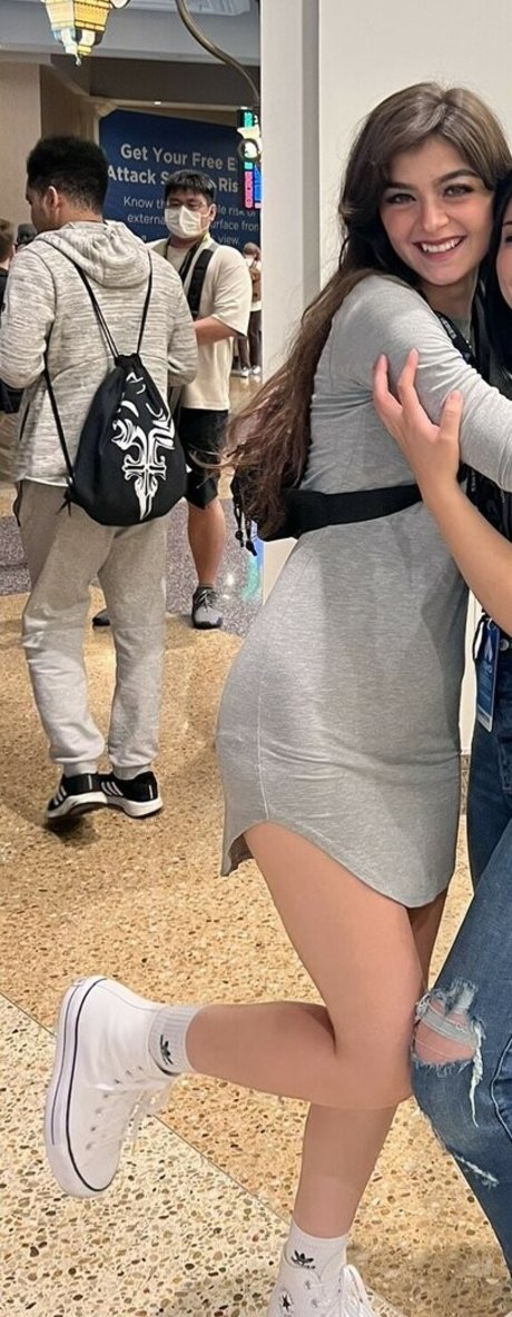 Aruuu adult actress picture