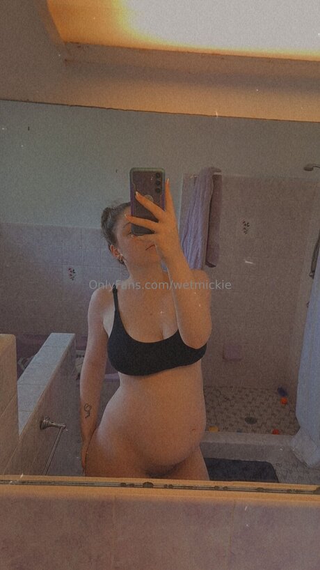 Wetmickie star adult pics