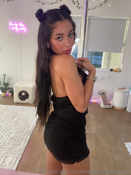 Sunkisseddivinedreamxo pornstar erotic galleries