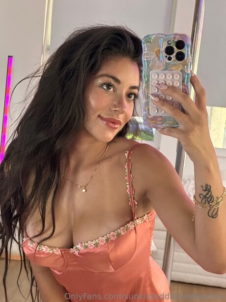 Sunkisseddivinedreamxo free actress photo