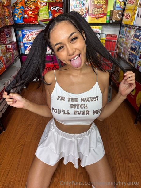 Savannahryanxo sexy actress photos