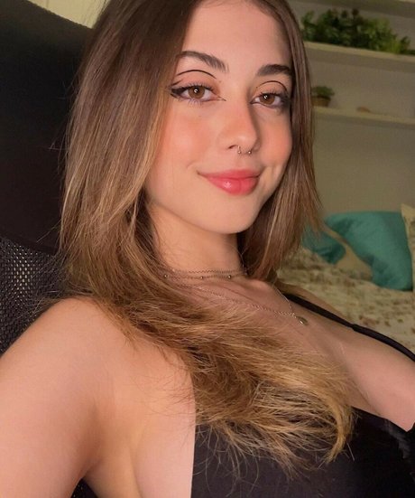 Ananda Morais pornstar nude image