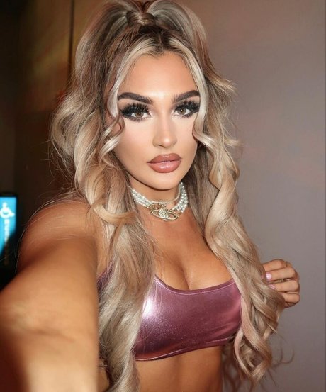 Tiffany Stratton nude model img