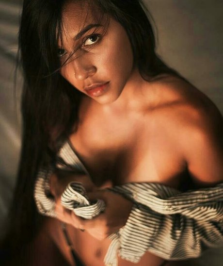 MaceiO star pornographic photos