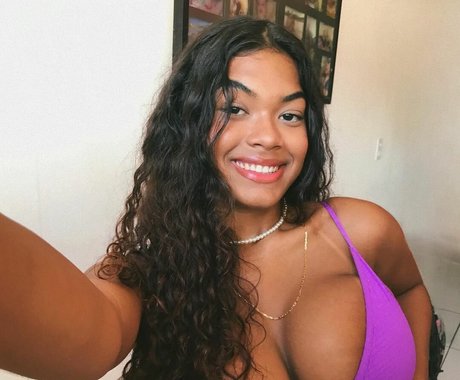 MaceiO model sexy picture