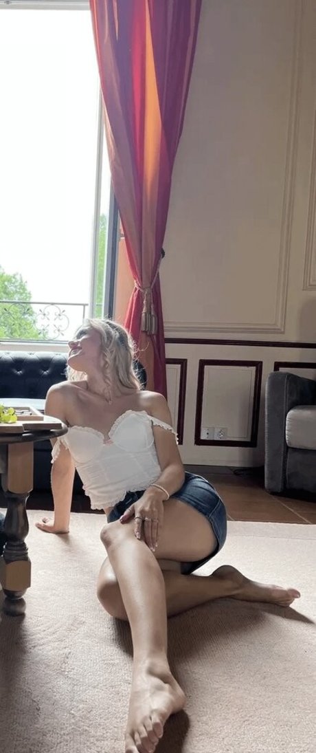 Oceans ASMR model art photos