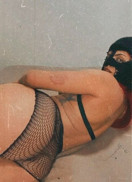 Amanda Miury model art gallery