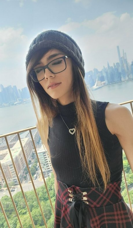 Mstess free actress photos