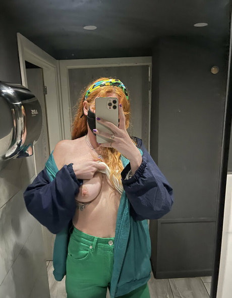 annieecharlottefree model porn pic