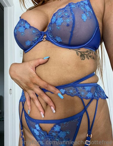 annieecharlottefree model pics