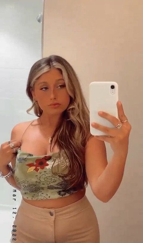 Julia Olivia model porn pics