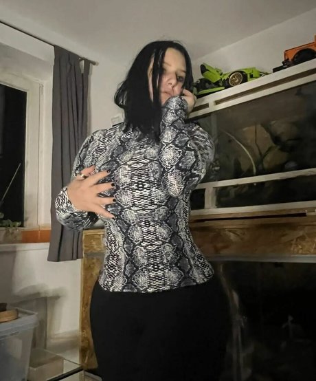 thethreeheadedsnake model naked gallery