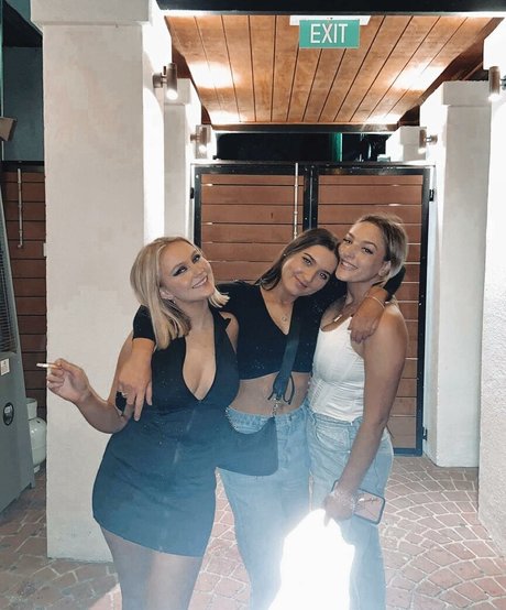 Alanna Pow high quality model pics