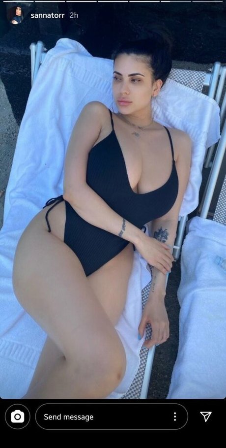 Sannatorr model naked picture