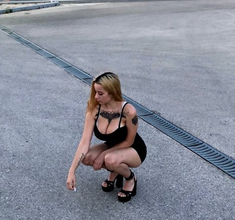 suzizvonar hot actress pic