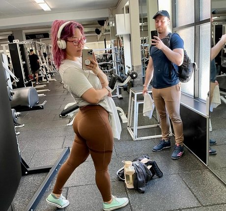 Stella Chung adult model pic